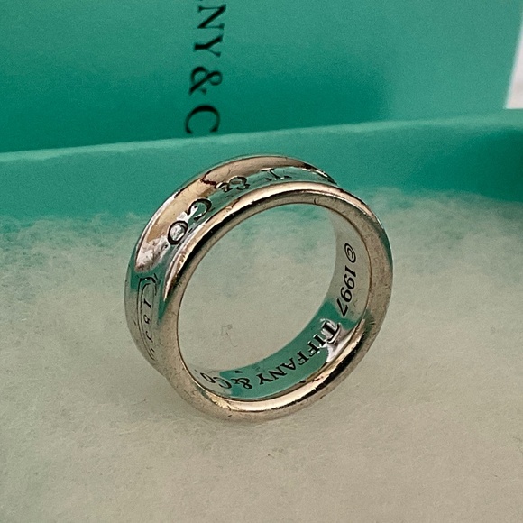Authentic Tiffany ring size 5 - Picture 1 of 4